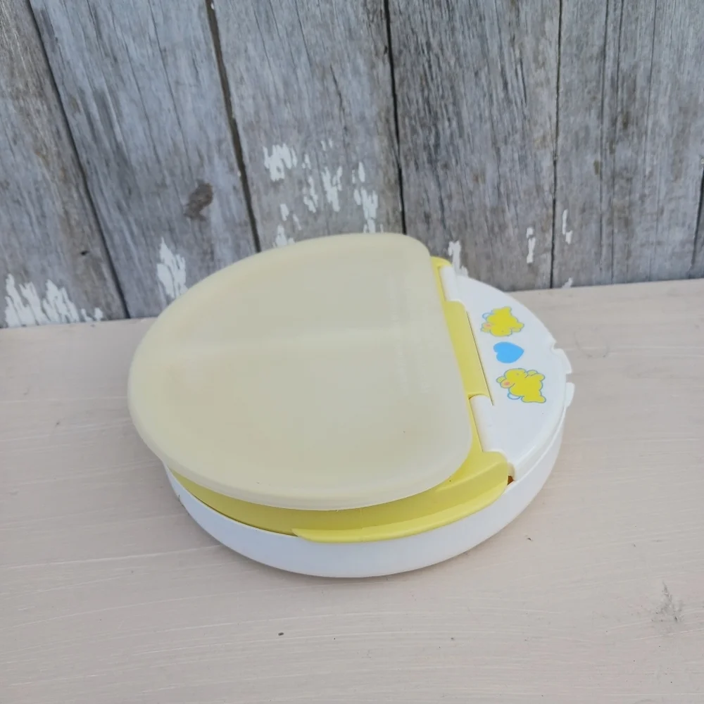 1990 Fisher Price Baby‎ Feeding Dish W/Lid Vintage Yellow/White Microwaveable